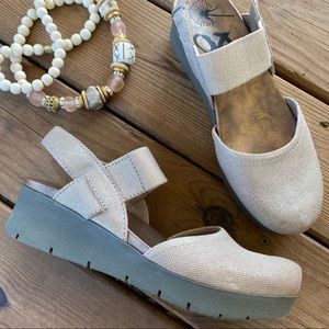 OTBT Roadie Closed Toe Sandal Wedge 10